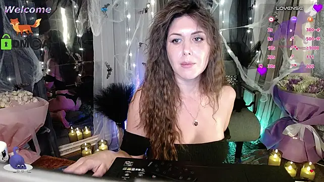 -CUTE-EVIL-: διαδικτυακό σόου στην κάμερα