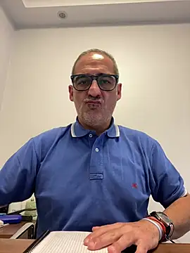 pitillo-loco Show in webcam