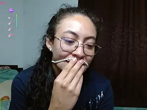 Amitlu_ Adlı Modelin Canlı XXX Sohbeti