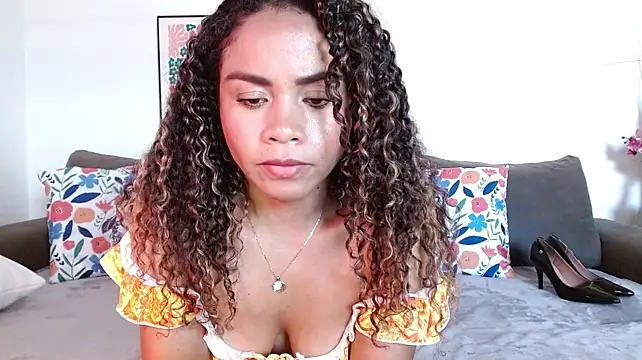 Valentina-Ferrer live XXX chat