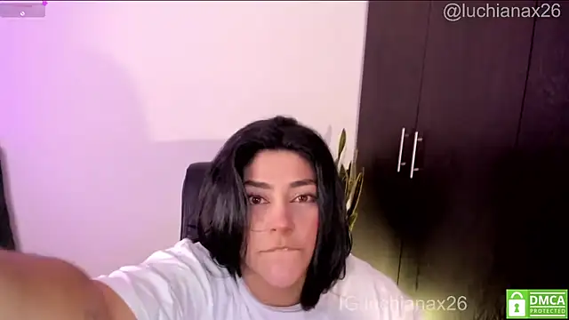 lucy26_ élő XXX-chatje