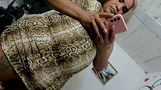 Pertunjukan Kamera Web lucianabigcockxx