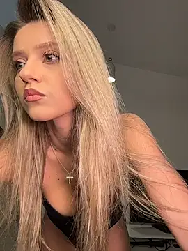 Emeli_Blur Show in webcam