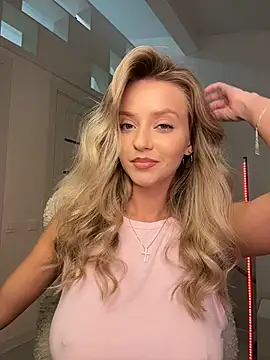 Emeli_Blurn Webbikameraesitys
