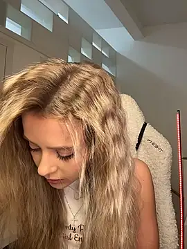 Emeli_Blur – Naživo XXX chat