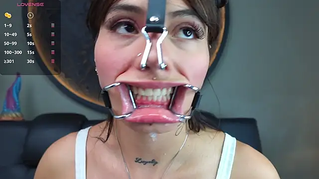 miss_sharlotte18's Webcam Show