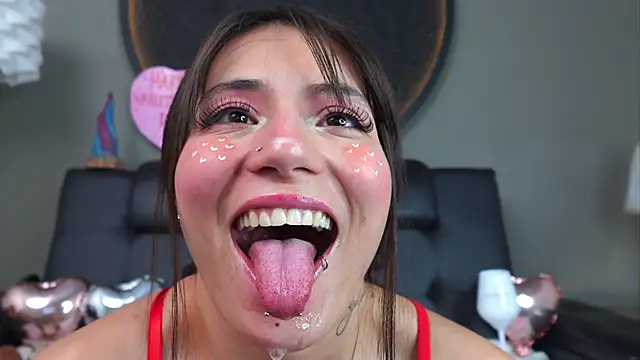 miss_sharlotte18's Webcam Show