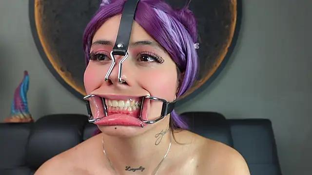 Show modela miss_sharlotte18 na web-kameri