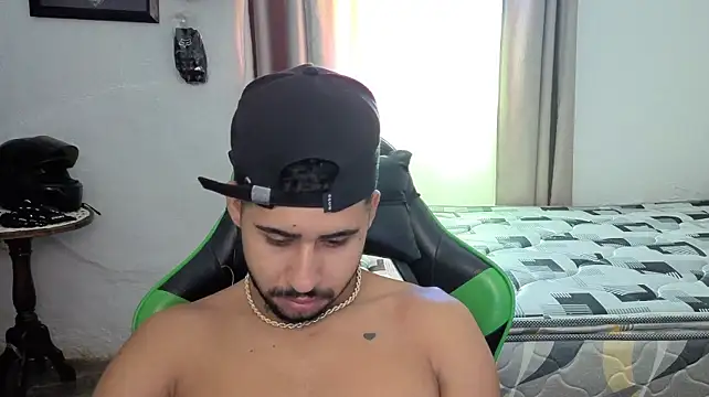 Daiki_Jack: διαδικτυακό σόου στην κάμερα