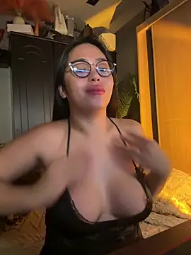 XGoodnessGracious Show in webcam