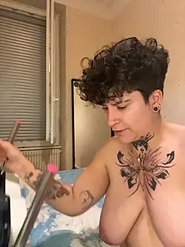 callmelouve Show in webcam