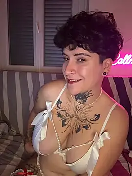 callmelouve's Webcam Show