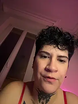 callmelouve Show in webcam
