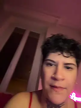 Show modela callmelouve na web-kameri