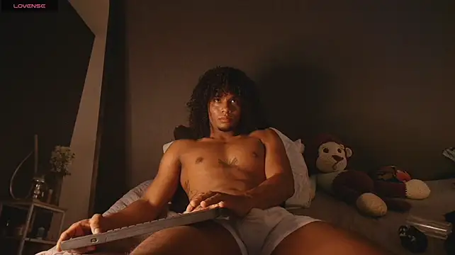 Show modela Lucas_eevans na web-kameri