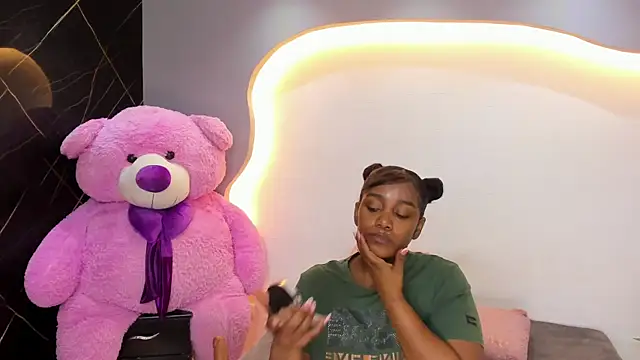 دردشة ArianaBlackk الجنسية المباشرة