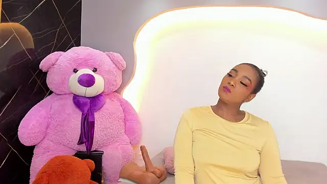 Show modela ArianaBlackk na web-kameri