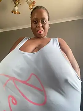 הופעת וובקאם של Biggblackboobs