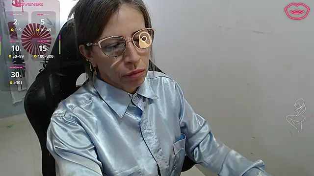 Chat +18 de Chayla_Ruiz ao vivo