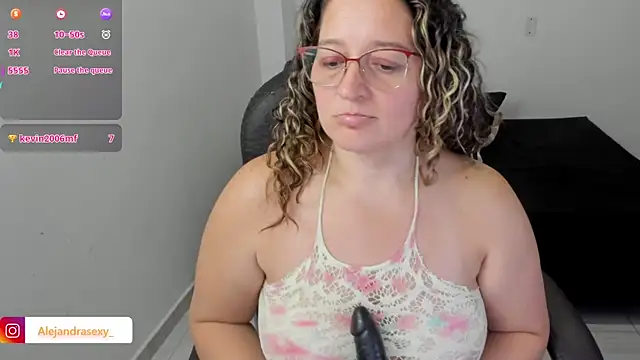 Chatroom XXX en direct de alejandra_milf_