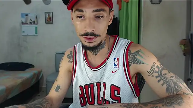 הופעת וובקאם של emiliano_hottt