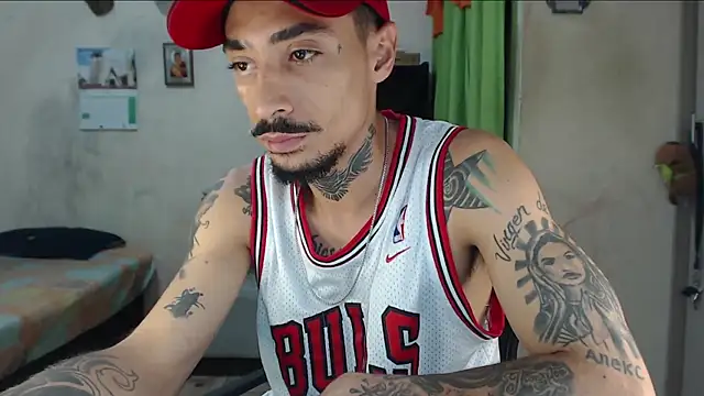 عرض كام emiliano_hottt