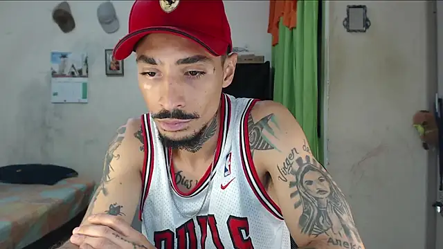 Webkamerová show emiliano_hottt