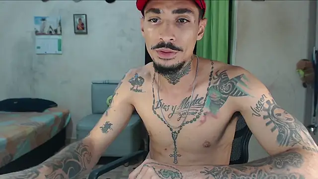 emiliano_hottt's Webcam Show