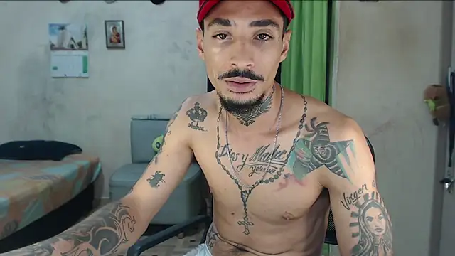 emiliano_hottt: διαδικτυακό σόου στην κάμερα