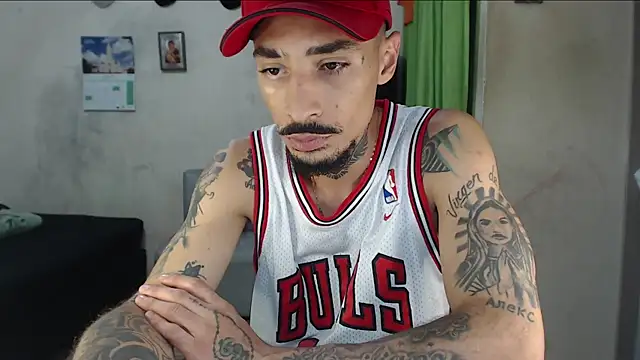 emiliano_hottt – webcam-show