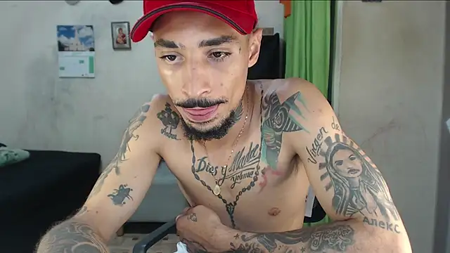 emiliano_hottt's Webcam Show