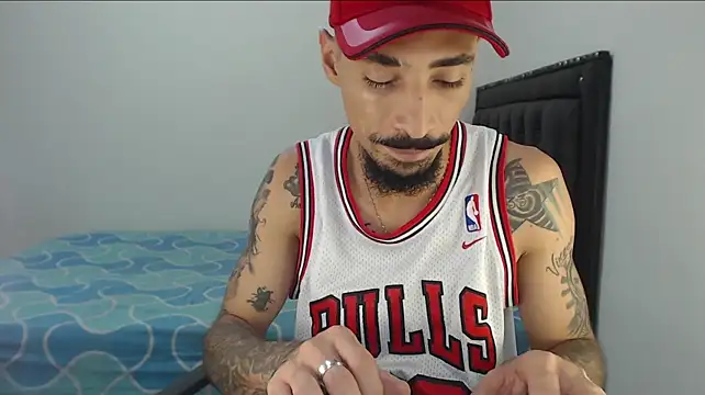 emiliano_hottt 网络视讯表演