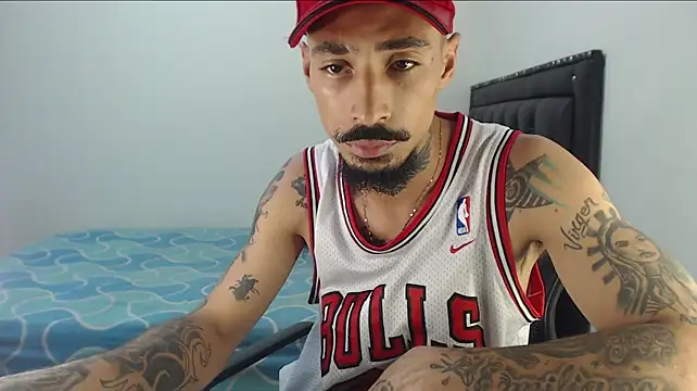 emiliano_hottt 网络视讯表演