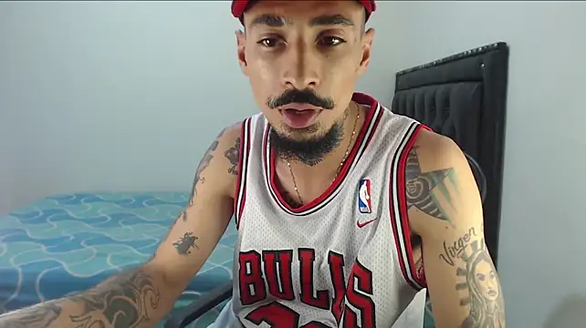 emiliano_hottt 网络视讯表演
