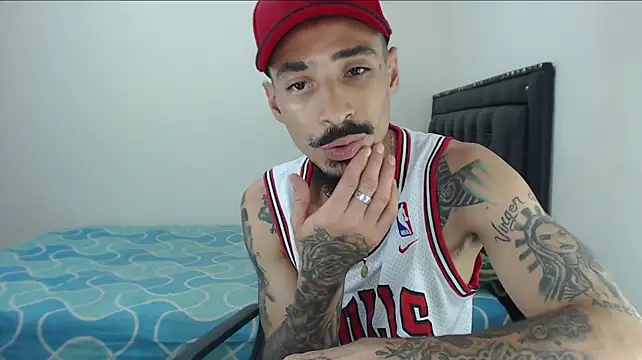 הופעת וובקאם של emiliano_hottt