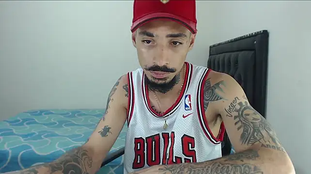 عرض كام emiliano_hottt