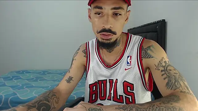 emiliano_hottt Show Webcam