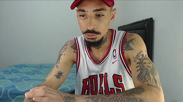 emiliano_hotttのウェブカメラショー