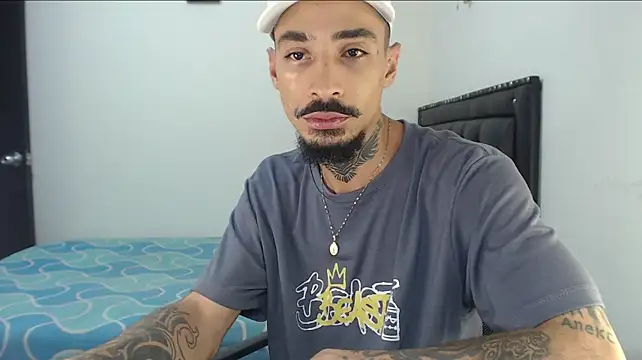 emiliano_hottt Show Webcam