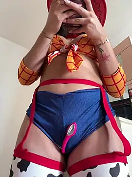 Jenn_Layton Show in webcam