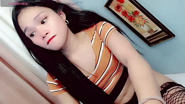 Littleslutty_baby 网络视讯表演
