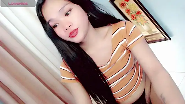 Littleslutty_baby 网络视讯表演