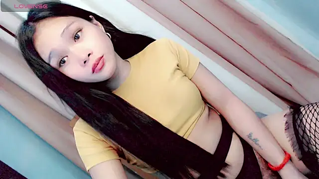 Show modela Littleslutty_baby na web-kameri