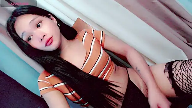 Littleslutty_baby 网络视讯表演