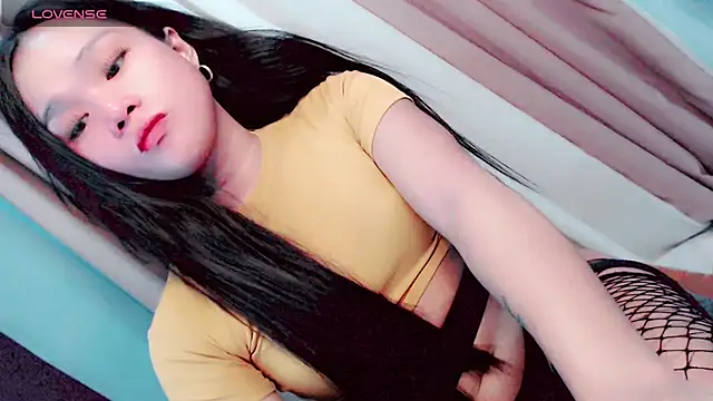 Littleslutty_baby 网络视讯表演