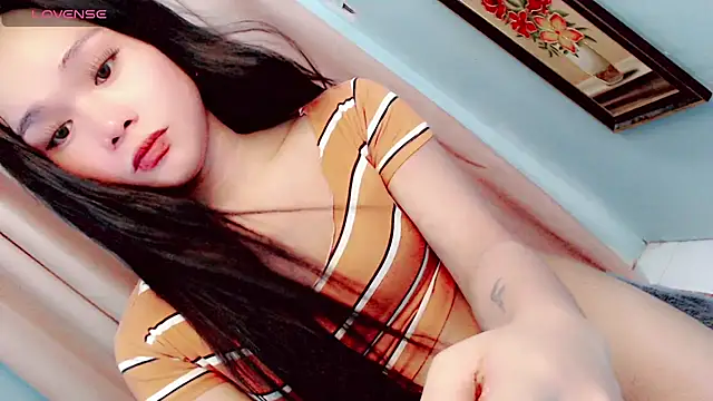 Littleslutty_baby 网络视讯表演