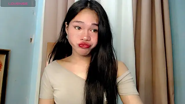 Show modela Littleslutty_baby na web-kameri