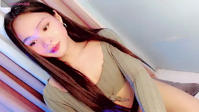 Amomentoflust202 Show Webcam