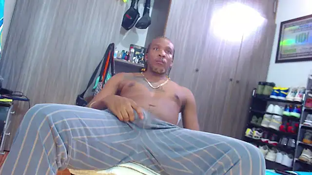 Pokazy przed kamerką – bigdickxblackx