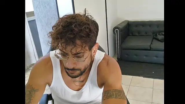 ItalianShadow 网络视讯表演